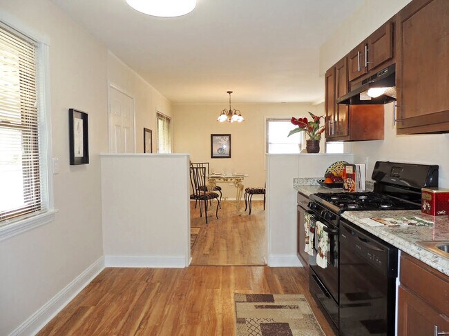 Foto del edificio - 3 Bed - 1 Bath Ranch for Rent in Bedford |...