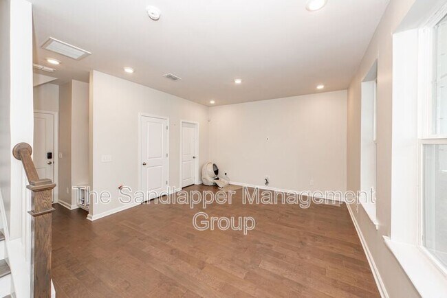 Foto del edificio - 139 Rowans Creek Dr
