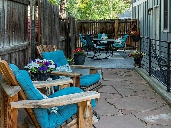 Side patio - 8932 W 81st Ln