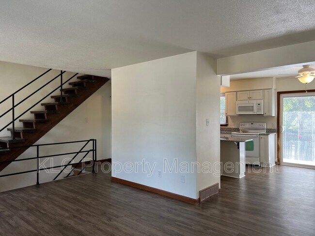 Foto del edificio - 6652 Holcomb Cir