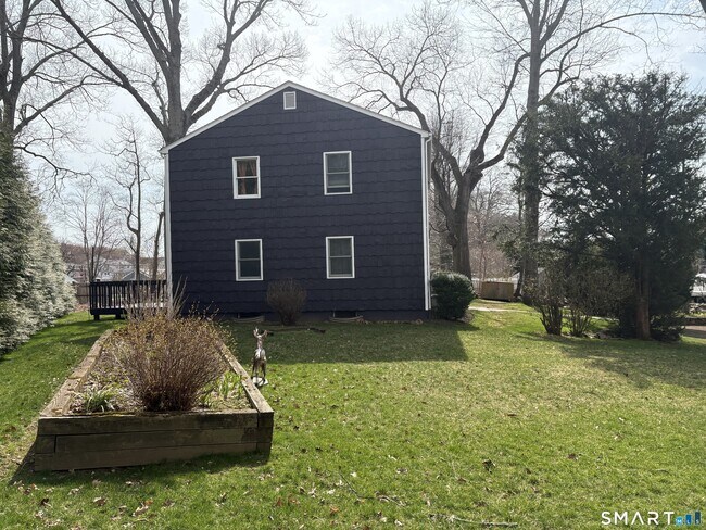 Foto del edificio - 41 1/2 Cedar Crest Pl