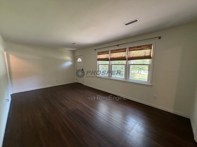 Building Photo - 1439 Village Rd
