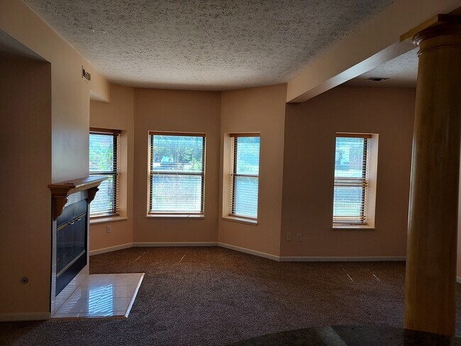 Foto del edificio - 11014 Detroit Ave