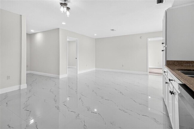 Foto del edificio - 6747 Deer Pond Ln