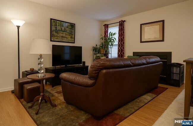 Foto del edificio - 28 Cliff Dr