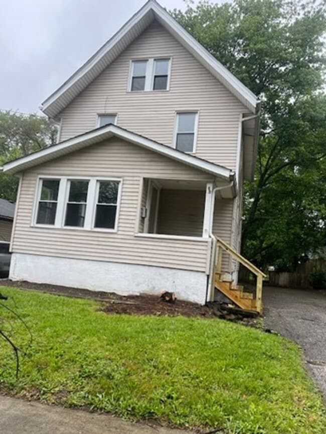 Building Photo - Charming 3 bedroom house