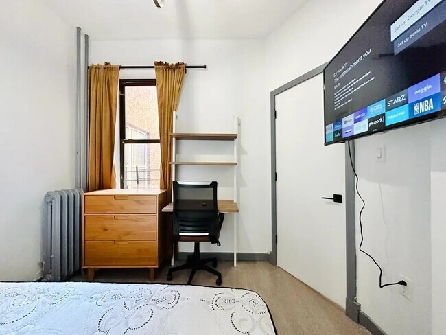 Foto del edificio - Furnished room/NOT APARTMENT