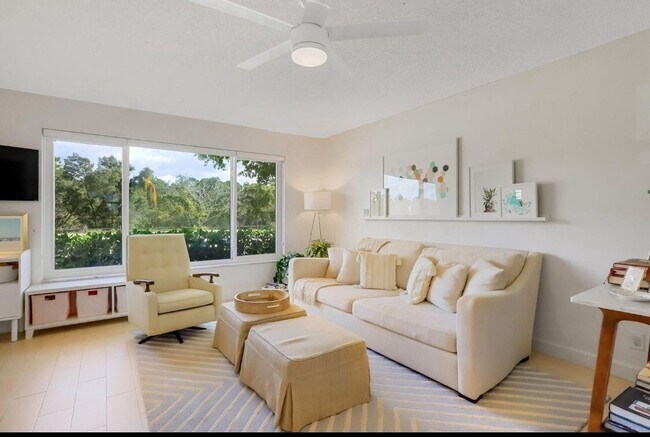 Foto del edificio - 7643 Overlook Rd