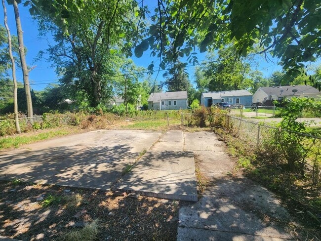 Building Photo - 1421 E 35th Ct