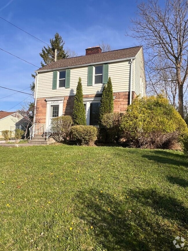 Building Photo - 24570 Glenbrook Blvd