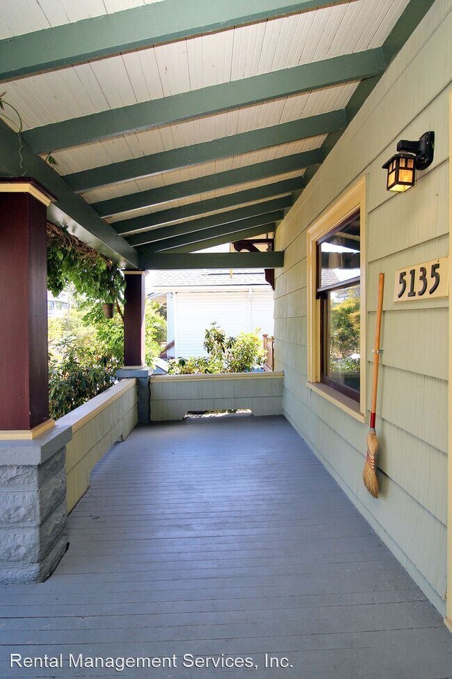 Foto del edificio - 3 br, 2 bath House - 5135 NE 24th Ave