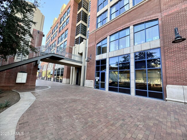 Foto del edificio - 21 E 6th St