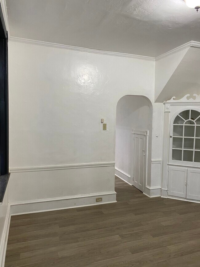 Building Photo - 5031 Frankford Ave