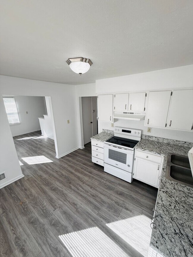 Foto del edificio - Beautiful 3-4 Bedroom 2 Bathroom Home