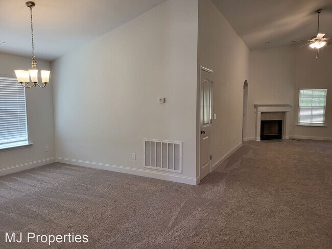 Foto del edificio - 4 br, 2 bath House - 125 Harold Murphy Dr