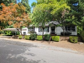 Building Photo - 1670 SW Highland Pkwy
