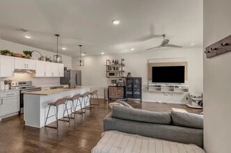 Building Photo - 3639 Hydes Ferry Rd