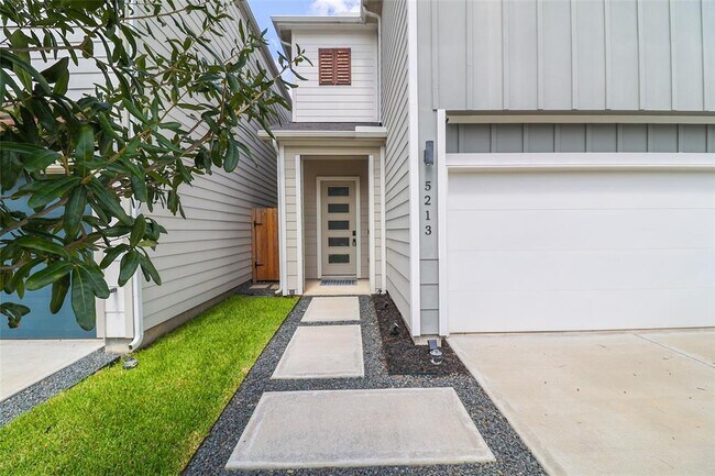 Foto del edificio - 5213 Pinemont Creek Ln