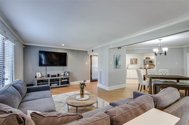 Foto del edificio - 7730 Meadow Park Dr