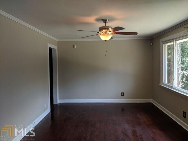 Foto del edificio - 721 Forest Hill Rd