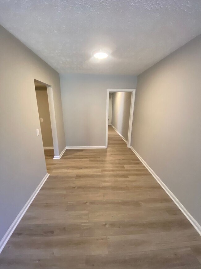 Foto del edificio - 127 Torch Hill Rd