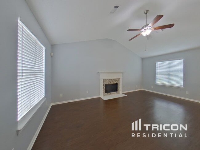 Building Photo - 3539 Oak Leaf Ct