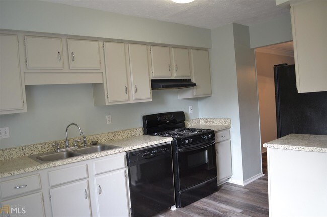 Building Photo - 6211 Summit Trail