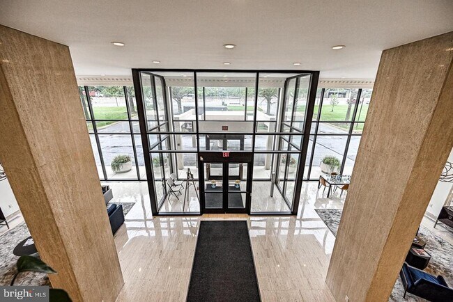 Foto del edificio - 1300 Army Navy Dr