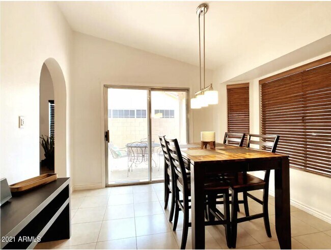 Foto del edificio - 11090 N 111th St
