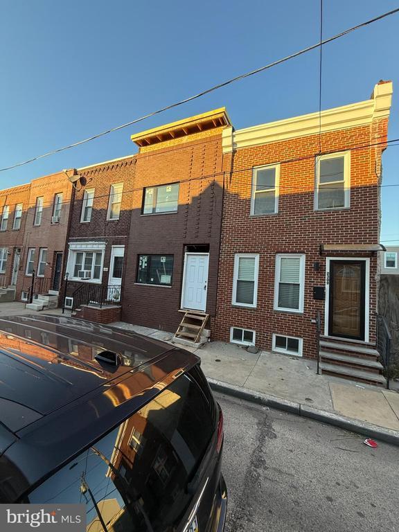 Building Photo - 2309 Cross St