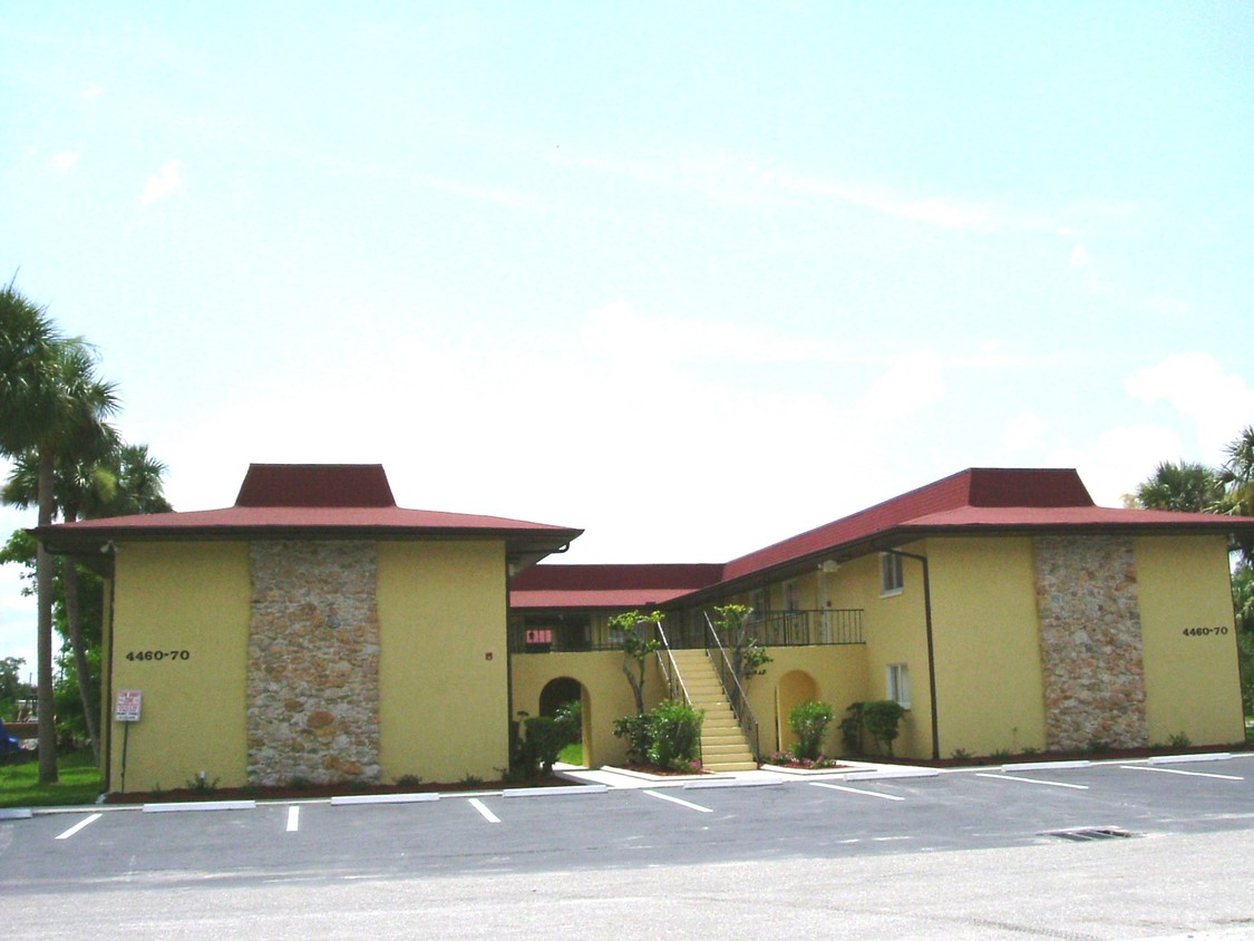 Building Photo - Charlotte Harbor Apartments