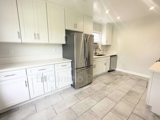 Building Photo - 5024 W 130th St