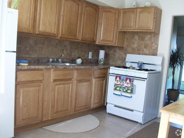 Kitchen - Evergreen Town House Apartments