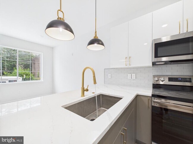 Building Photo - 1326 Grove St