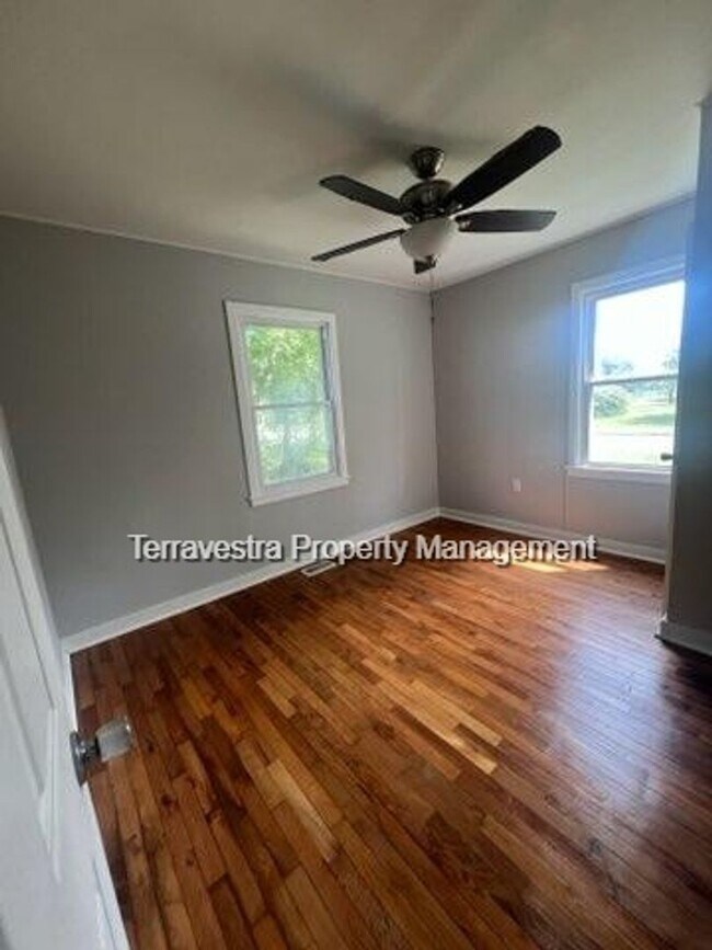 Building Photo - 3 Bed/1 Bath Single Family Home!