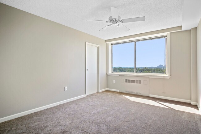 Foto del edificio - 2479 Peachtree Rd NE