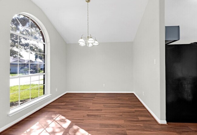 Foto del edificio - 4018 Floral Way Ct