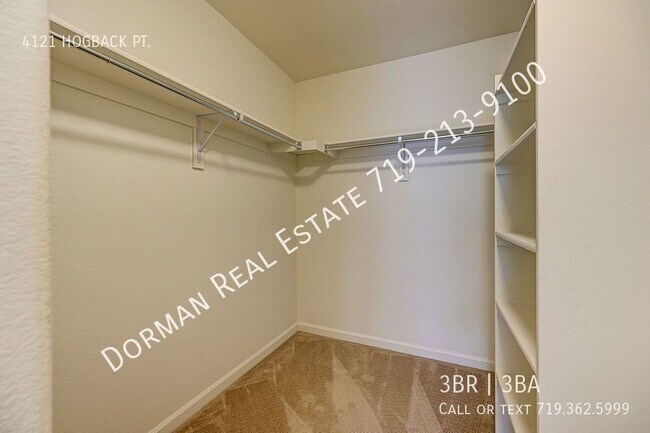 Building Photo - 3 Bedroom Townhome