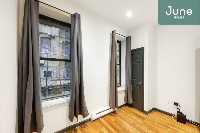 Building Photo - ROOM ONLY in 3-bed/1.0-bath Home