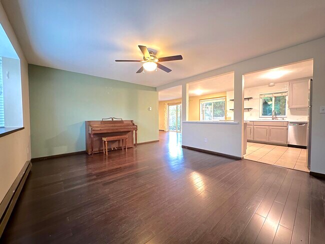 Building Photo - 5939 Paradise Dr