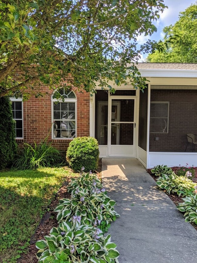 Building Photo - 2 Mountain Terrace