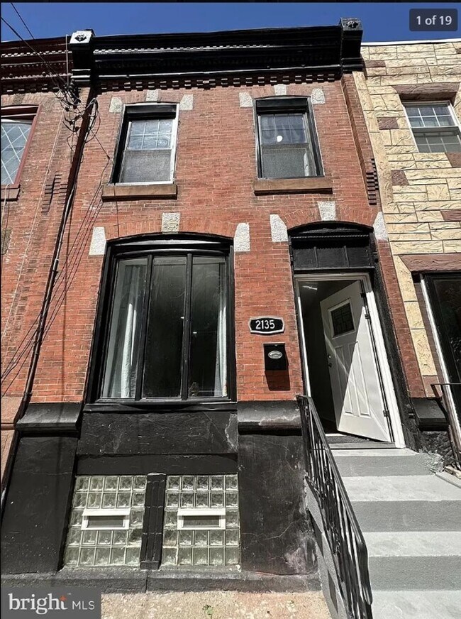 Foto del edificio - 3 Bedroom and 2.5 bathroom House available...