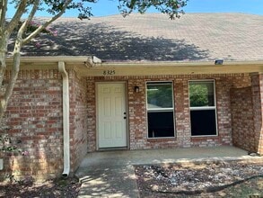 Building Photo - 8325 Garrett Dr