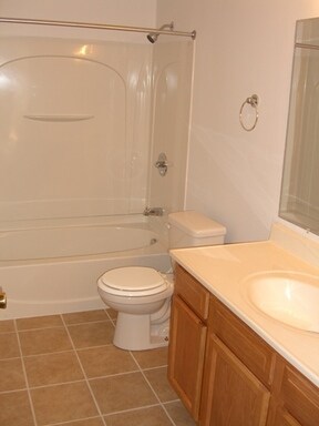 Building Photo - 2718 Golfside Dr