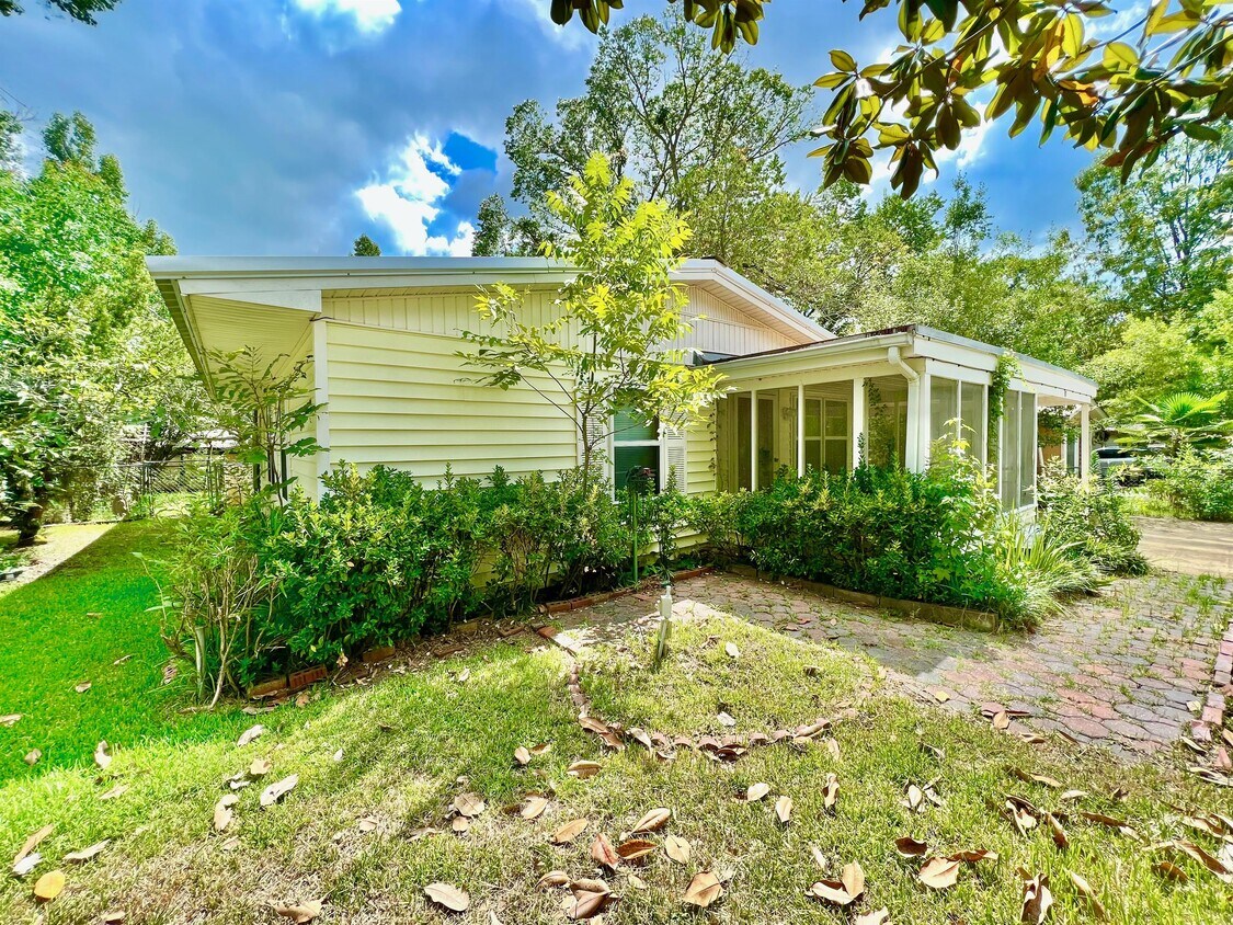 1301 Oak Dr, Leesville, LA 71446 House Rental in Leesville, LA