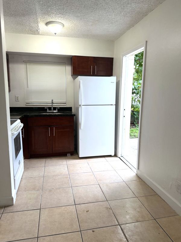 Foto del edificio - 5224 NW 16th St