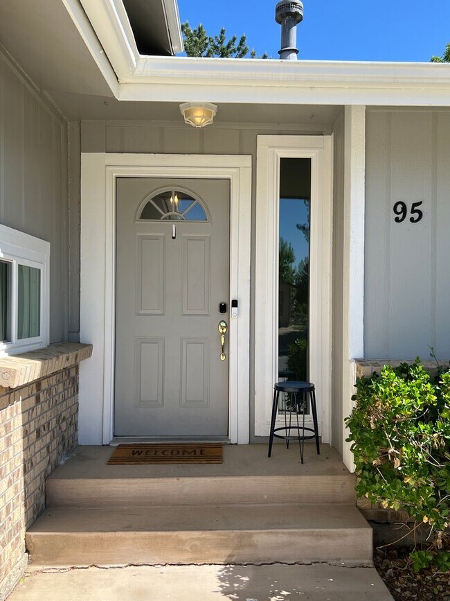Building Photo - Stunning 3 bed, 3.5 bath Broomfield Abode ...