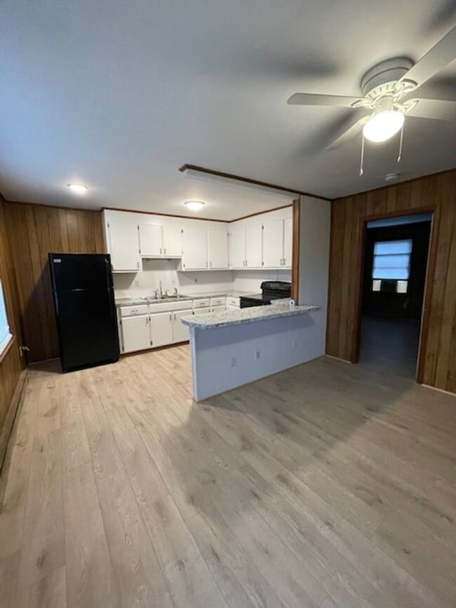 Building Photo - Must see this Adorable 1 bedroom 1 bath apartment . Located in Dallas