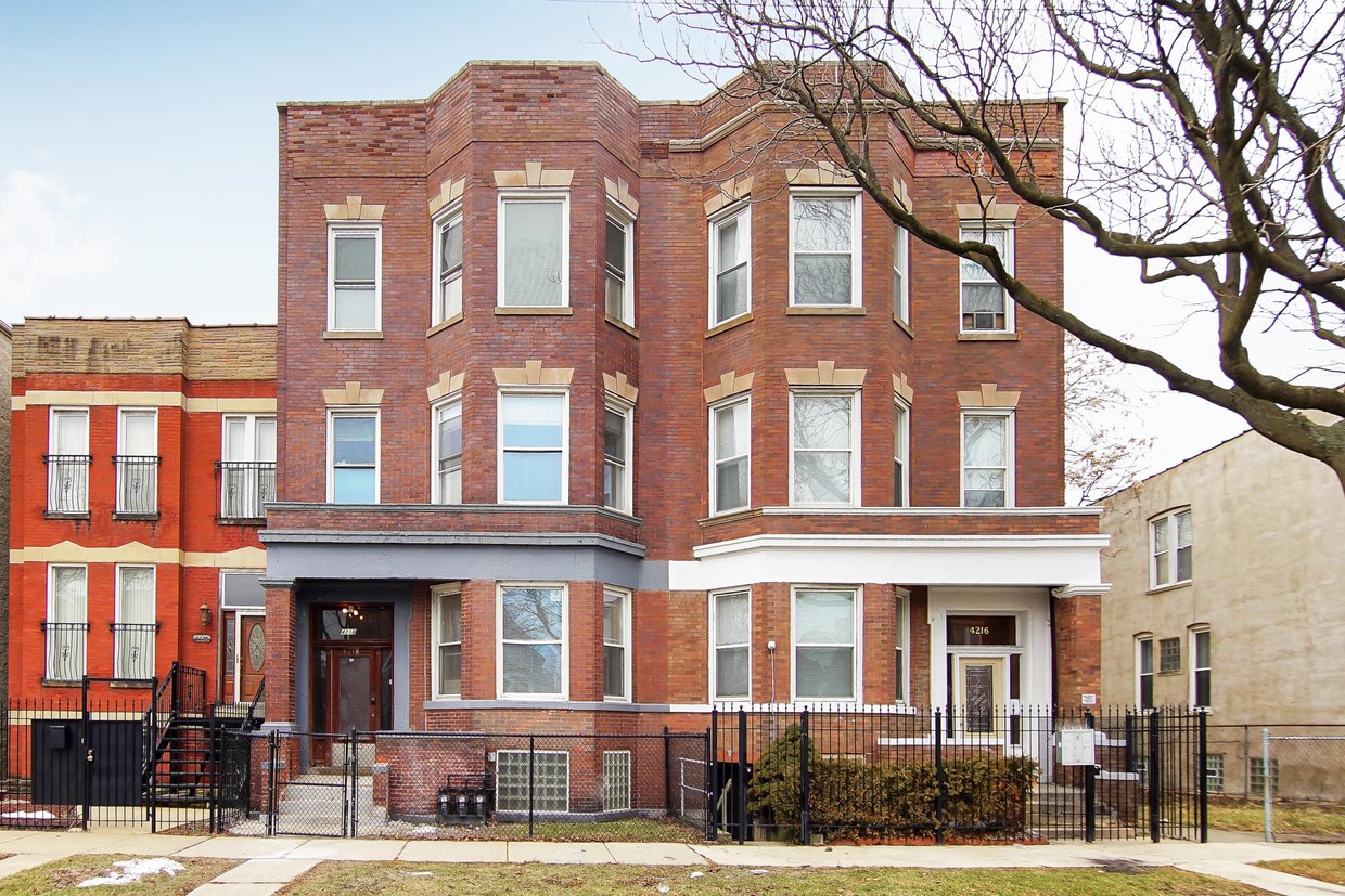 Primary Photo - 4218 S Indiana Ave