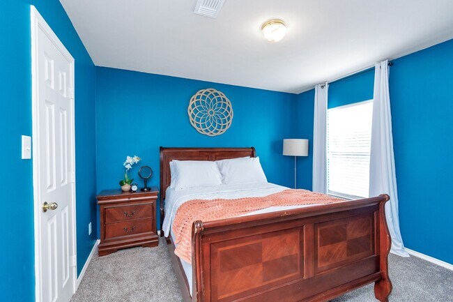 Foto del edificio - 7410 Lake Run Ln